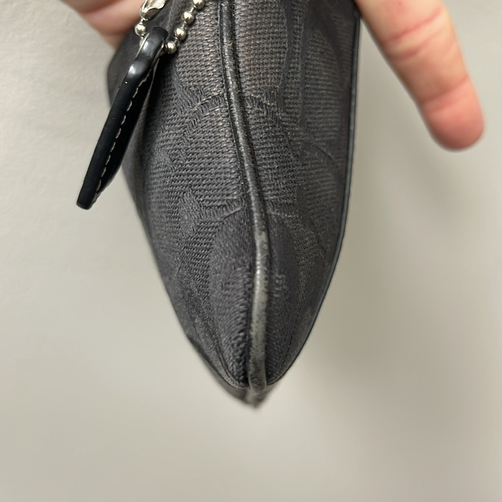 Coach wristlet authentic - Picture 5 of 9